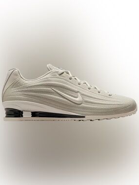 Nike woMen’s Athletic Shoet in Light Grey and Black